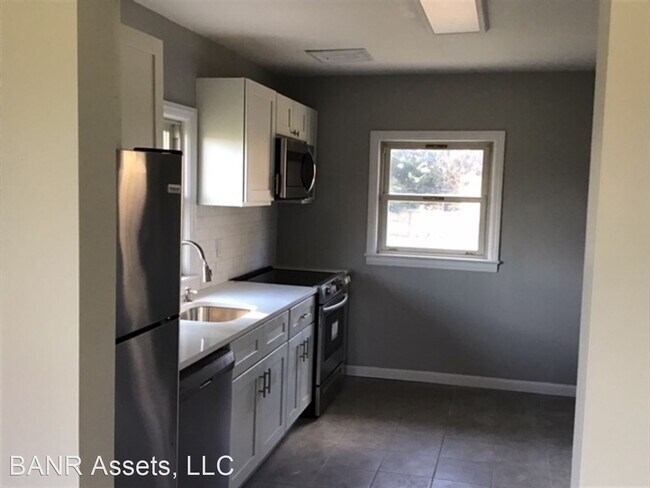 Building Photo - 4 br, 1.5 bath House - 541 Buckelew Ave