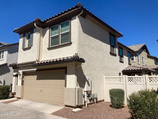 Building Photo - 843 S Swallow Ln