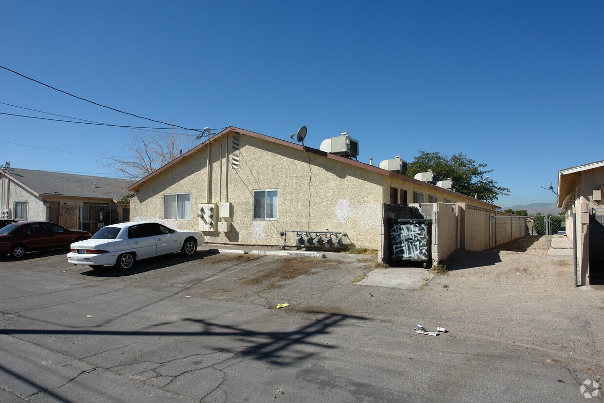 Building Photo - Frontier North