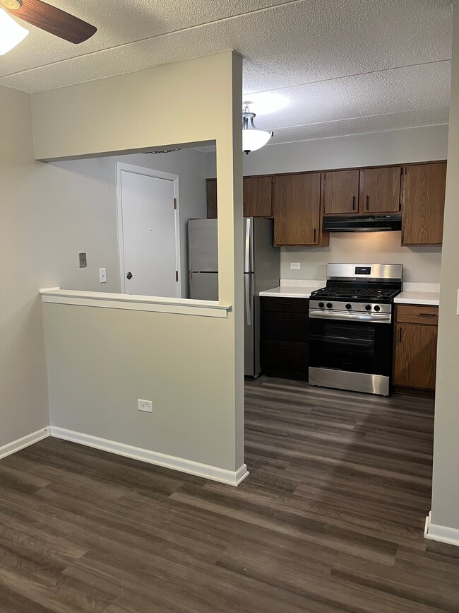 Photo - 15 E Maple St Apartment
