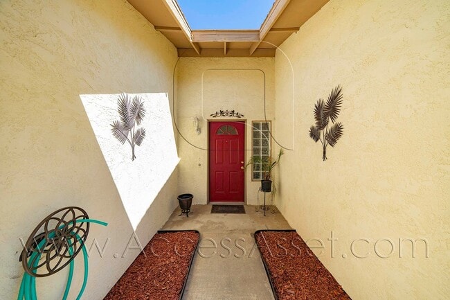 Building Photo - Charming 2 Bed/ 1 Bath Amazing Home In Lak...