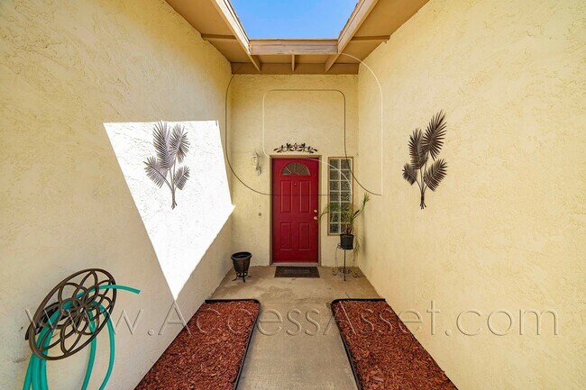 Foto del edificio - Charming 2 Bed/ 1 Bath Amazing Home In Lak...