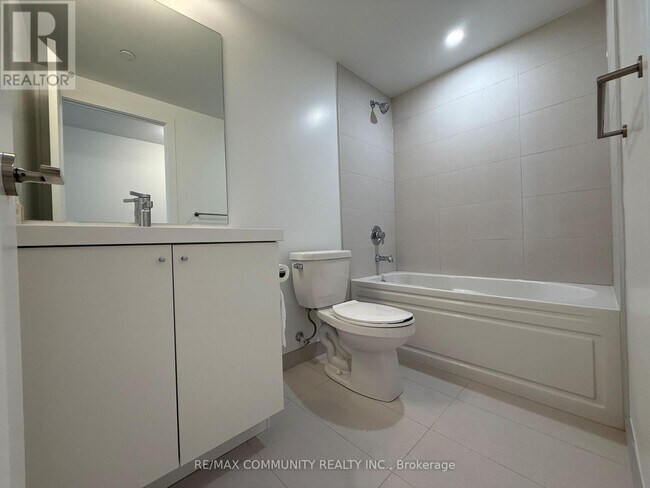 Photo du bâtiment - 2545 Simcoe St N