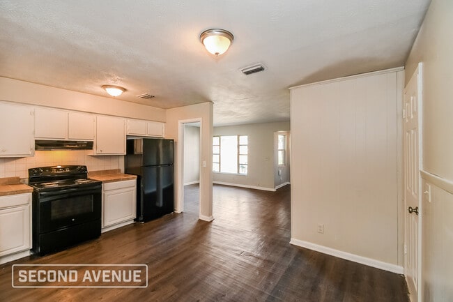 Building Photo - 6536 Manhattan Dr