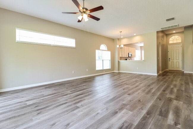 Building Photo - 30721 Pumpkin Ridge Dr