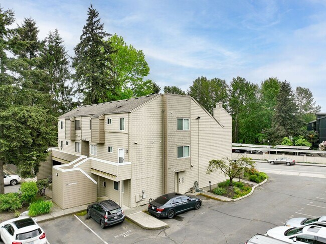 Building Photo - 9206 NE Juanita Dr #C5
