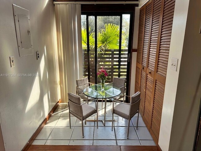 Building Photo - 423 N University Dr