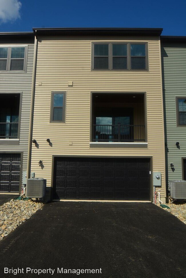 Building Photo - 4 br, 3.5 bath House - 306 E. Green St