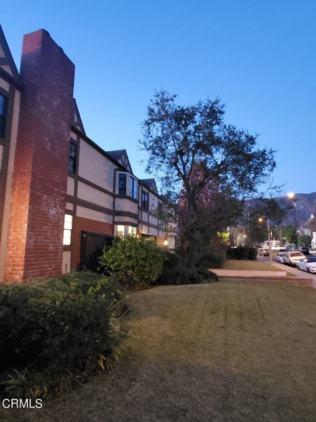 Building Photo - 129 S Encinitas Ave