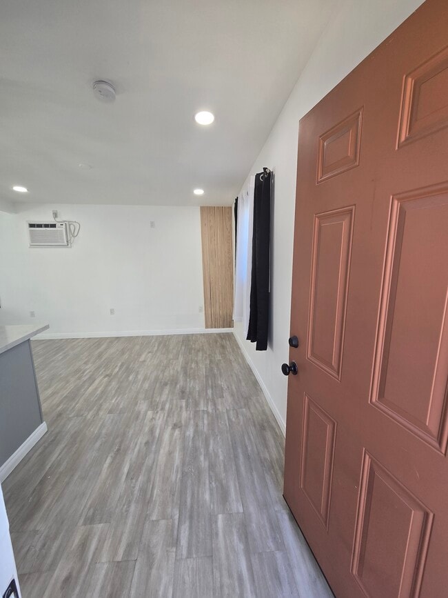 Building Photo - 1943 Claudina Ave