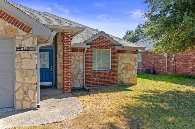 Building Photo - 2936 Palomino Trail