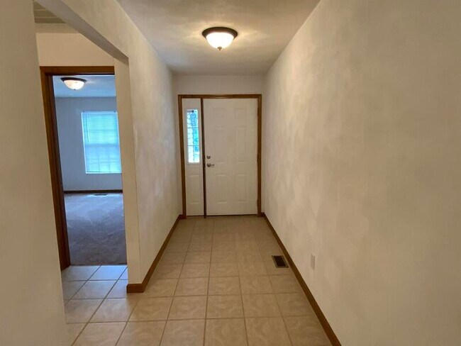 Building Photo - 2221 Centreville Ave