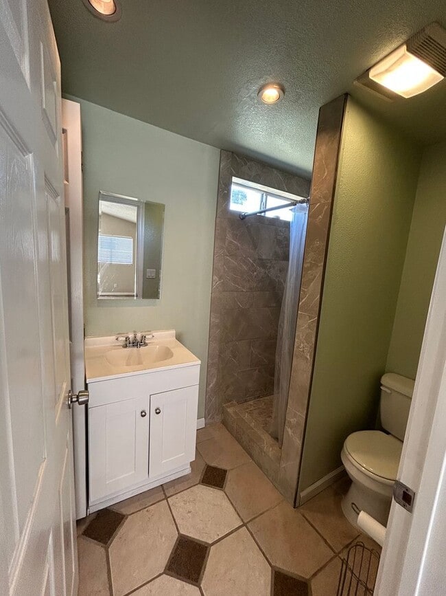 Foto del edificio - 1bed/1bath Available Now!