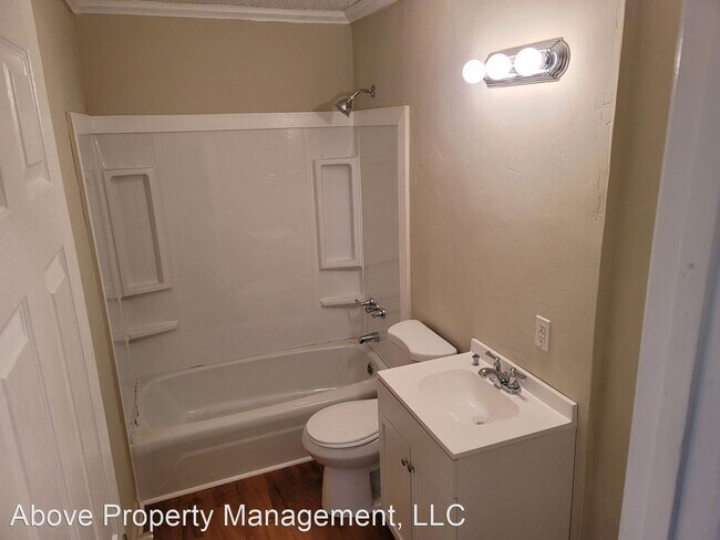 Building Photo - 3 br, 1 bath House - 695 Saxon Avenue