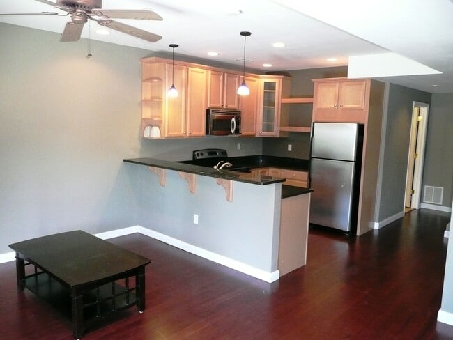 Kitchen - 710 Palatine Ave