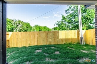 Building Photo - 806 Meadow Cir