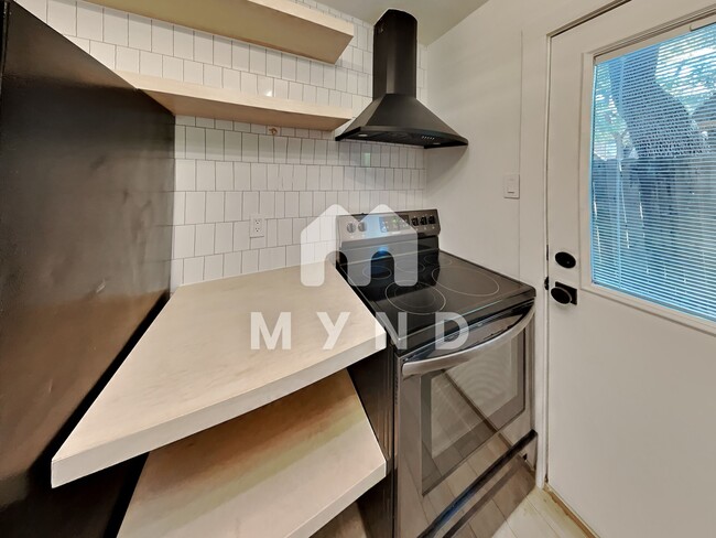 Building Photo - 3919 Holland Ave Apt 101