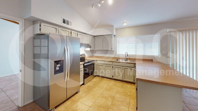 Building Photo - 4832 N Avenida Largo