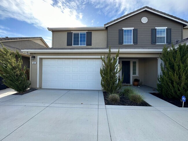 Building Photo - Beautiful 3 Bedroom, 2.5 Bath Mountian Hou...