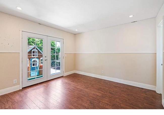 Building Photo - 24061 La Rosa Dr
