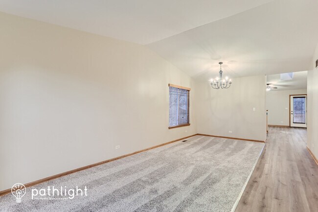 Foto del edificio - 924 Deer Trail Drive