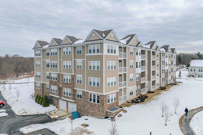 Fotografía del edificio - Riverside Woods Condominiums