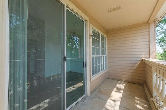 Building Photo - 2111 Welch St