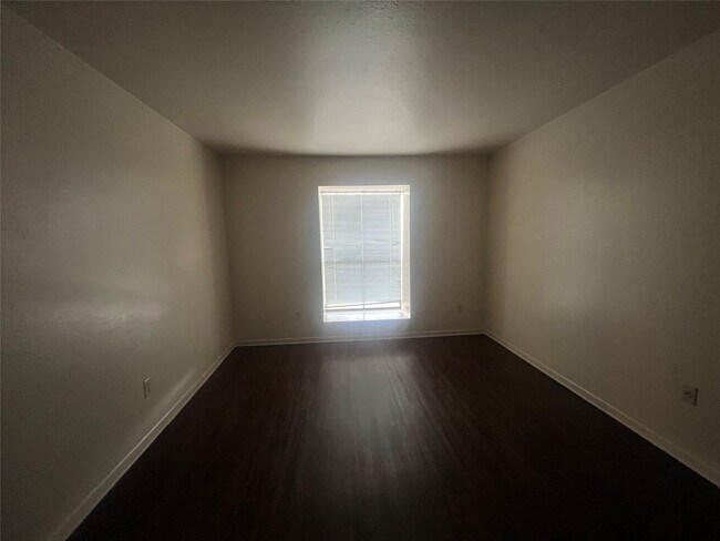 Foto del edificio - 8529 Hearth Dr