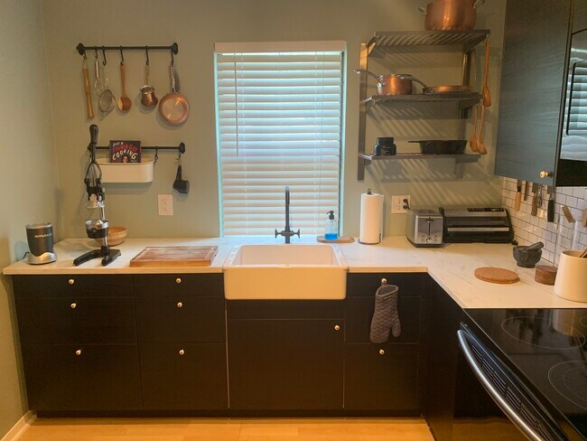 Foto del edificio - 6241 Wheaton Dr