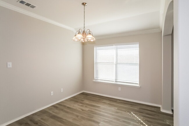 Building Photo - 2036 Forest Meadow Dr