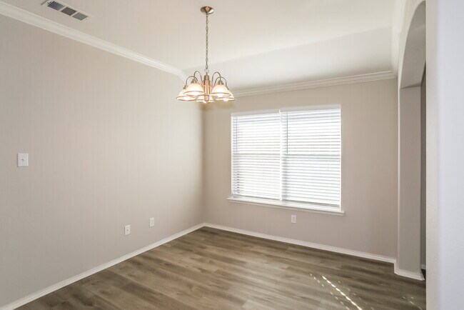 Foto del edificio - 2036 Forest Meadow Dr