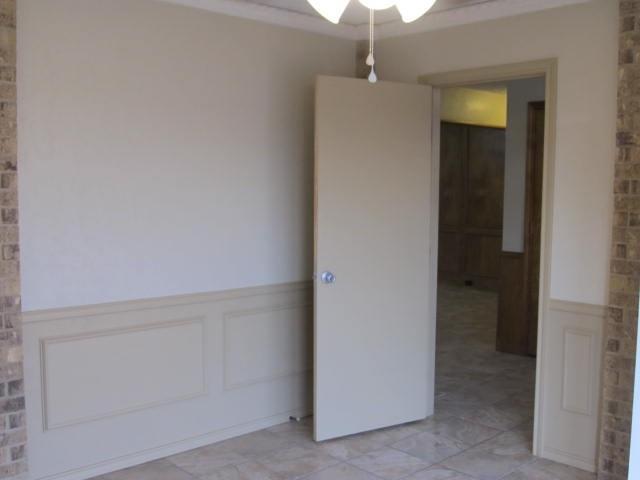 Building Photo - 3933 Bandera Dr
