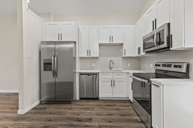 Building Photo - 1015 E Yager Ln