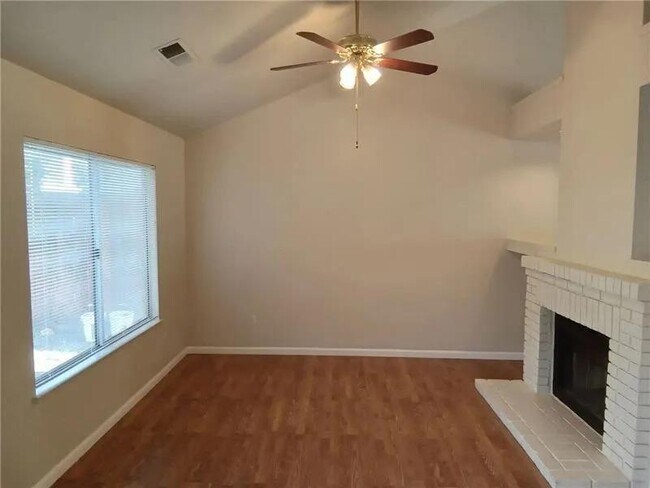 Building Photo - 3 bedroom, 3 bathroom Modesto home for rent