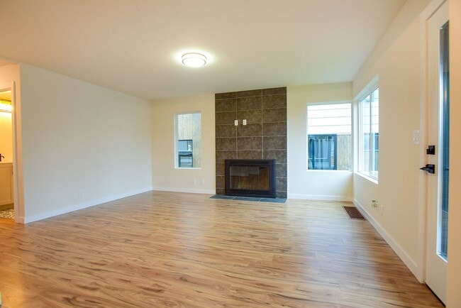 Building Photo - Beautiful 4 bedroom home in Ballard