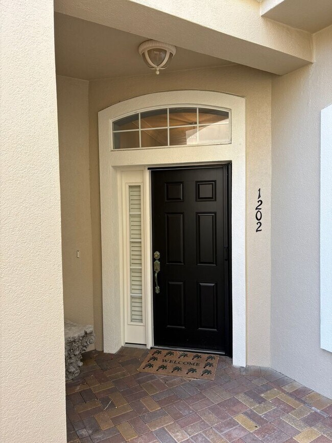 Foto del edificio - 1202 Makarios Dr