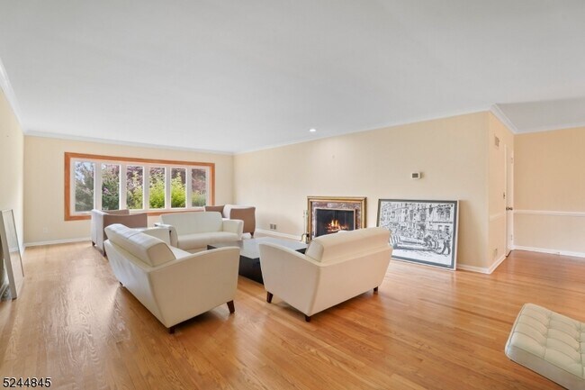 Foto del edificio - 187 Crestwood Dr