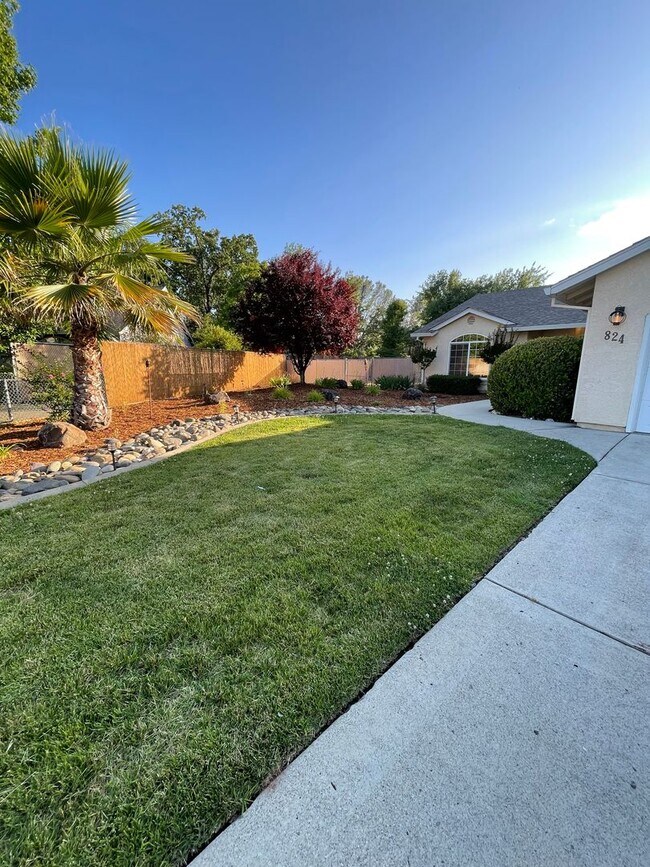 Building Photo - BEAUTIFUL 3 BEDROOM HOME FOR RENT