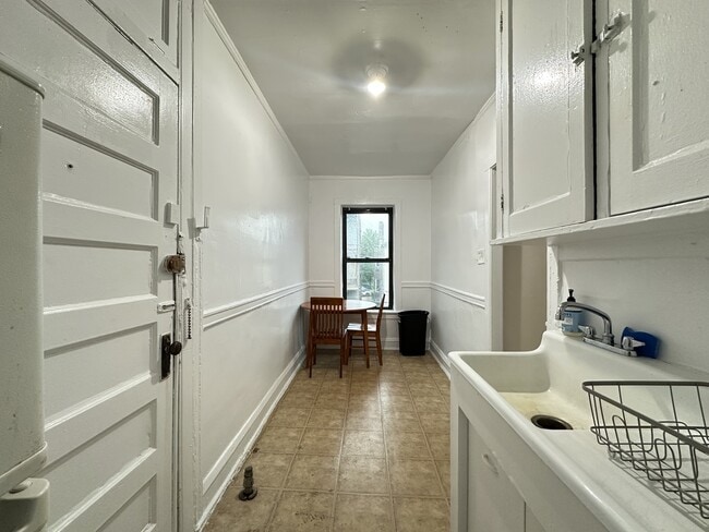 Building Photo - 3310 W Schubert Ave