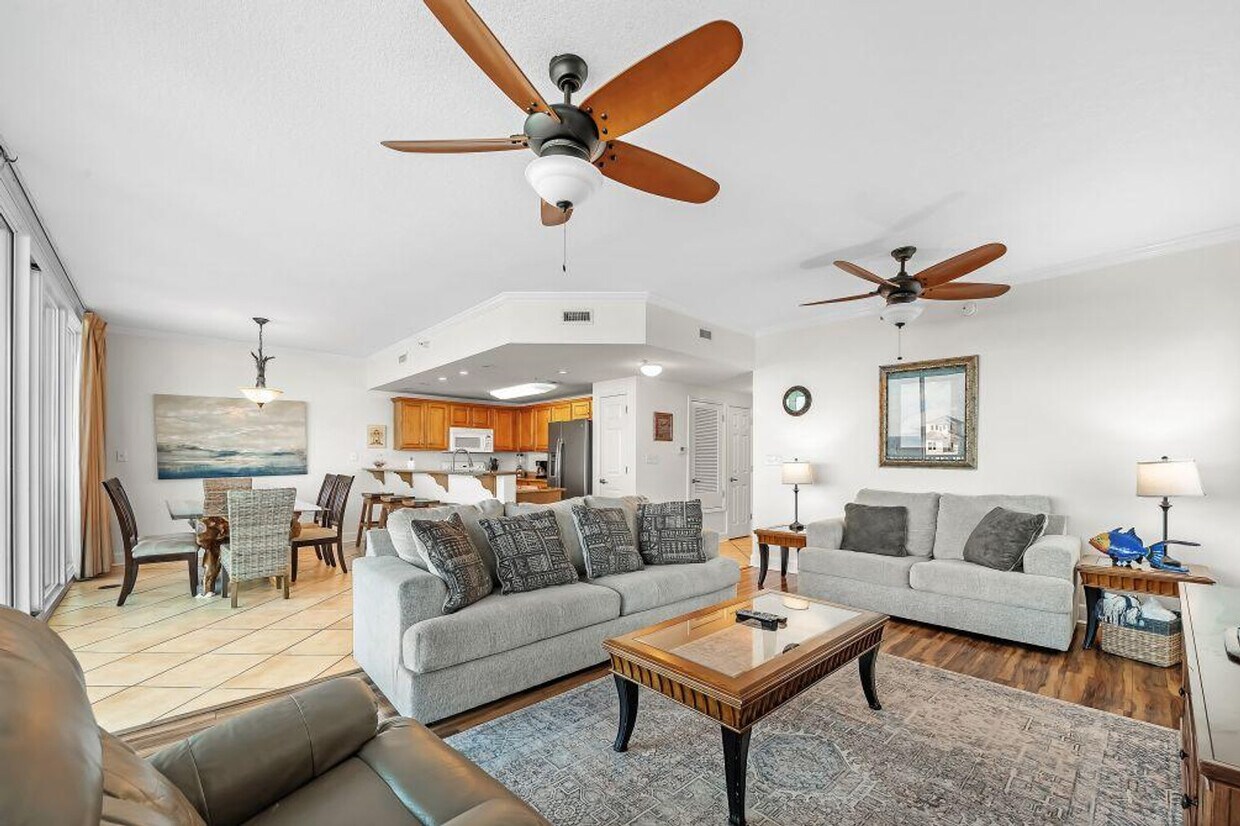 Foto principal - 1524 W Beach Blvd