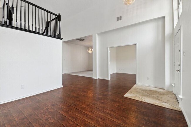 Building Photo - 2447 Ranchview Dr