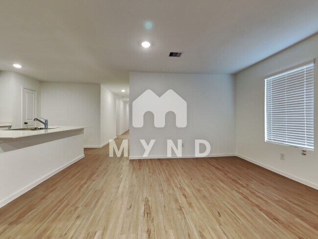 Building Photo - 21645 Balzola Ln