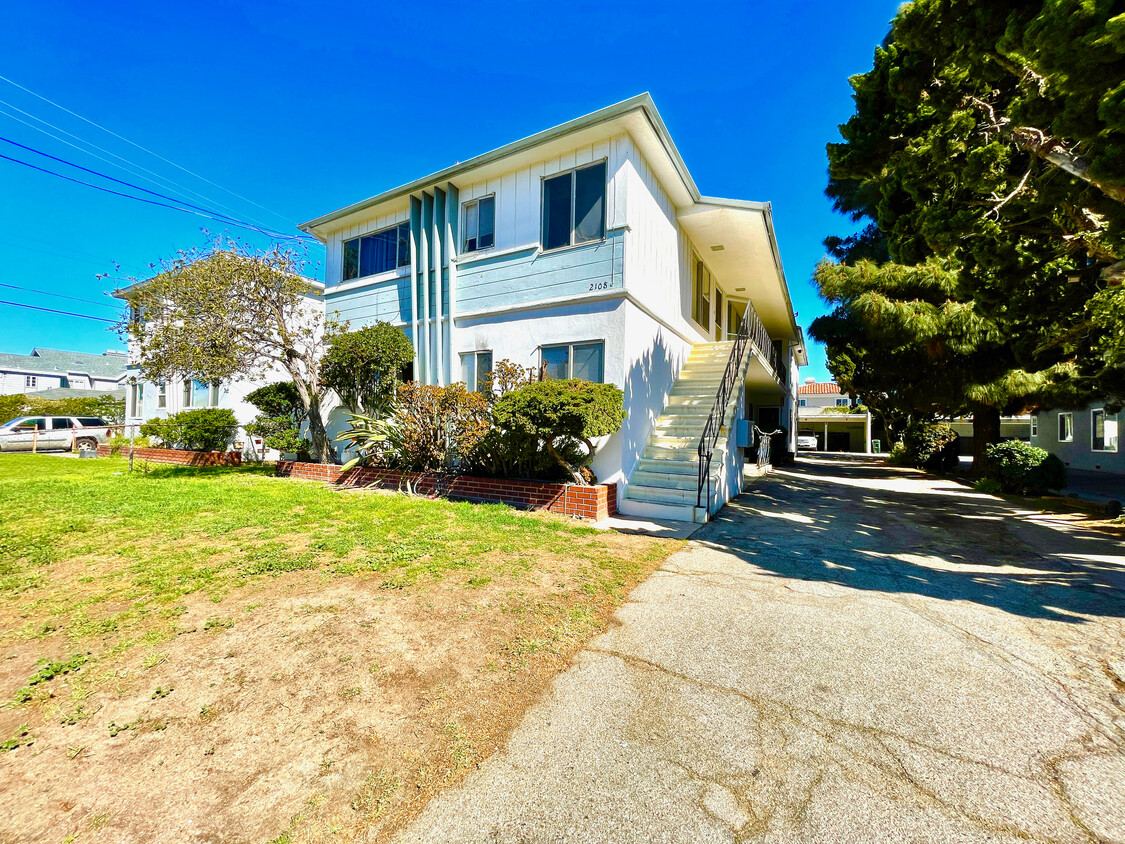 Primary Photo - 2108 Aviation Way