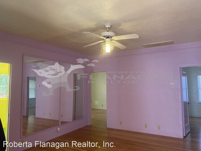 Building Photo - 2 br, 1.5 bath House - 250 E. South Bear C...