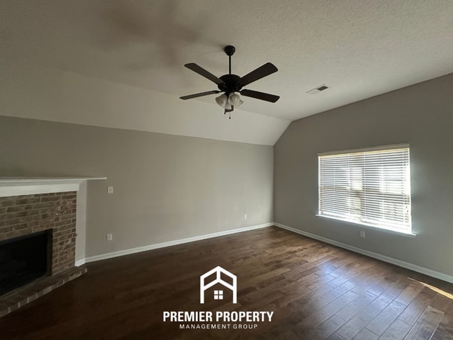 Photo - Beautiful 3BR Home with Granite Kitchen, Vaulted Ceilings & 2-Car Garage in Memphis