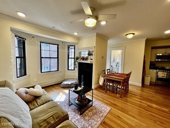 Foto del edificio - 219 Commonwealth Ave