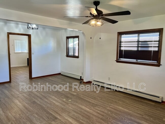 Building Photo - 541 Oak St