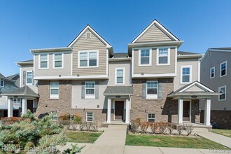 Building Photo - 4637 Bradley Cir