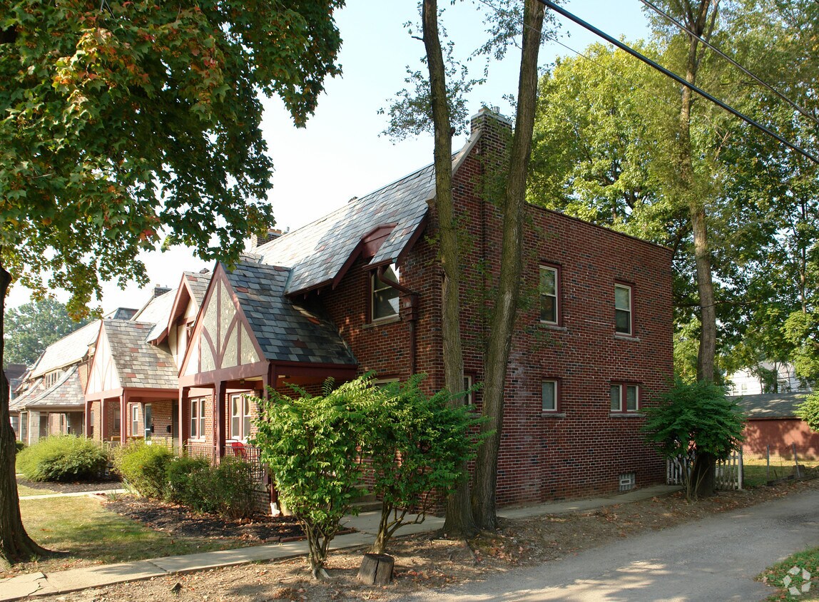Building Photo - 1701-1707 Wyandotte Rd