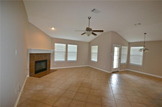 Foto del edificio - 1109 Willowbrook Dr